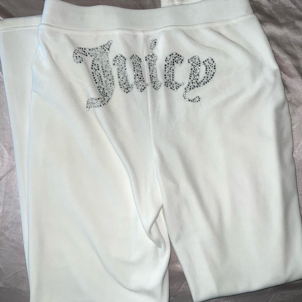 Juicy Couture White Sweatpants with Pearl and rhinestones